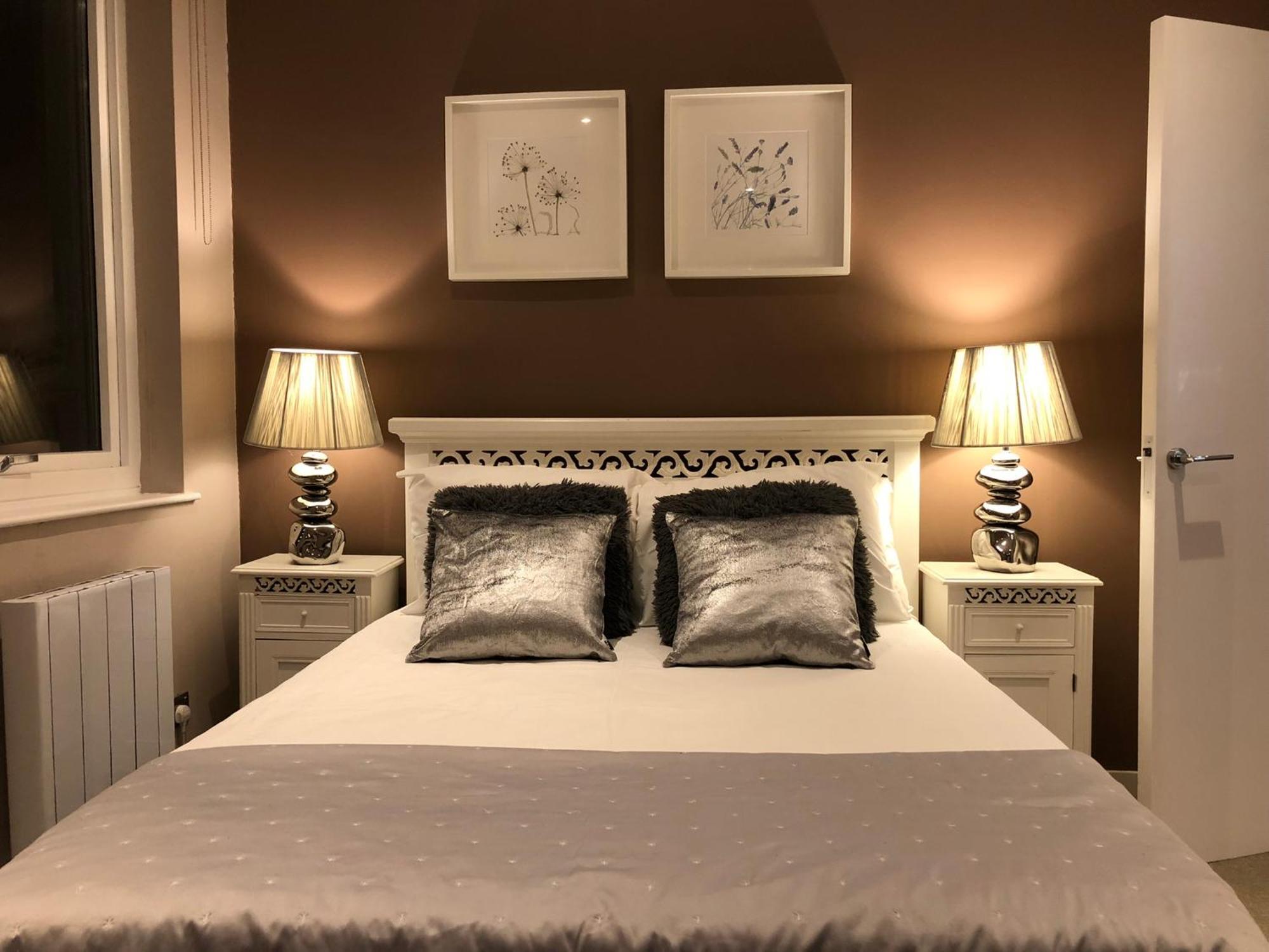 The Courtyard 2 Bedroom Apartments In Central Windsor With Parking المظهر الخارجي الصورة