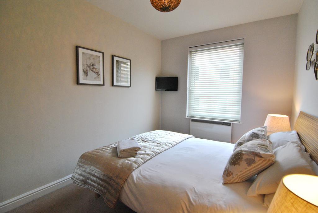 The Courtyard 2 Bedroom Apartments In Central Windsor With Parking المظهر الخارجي الصورة