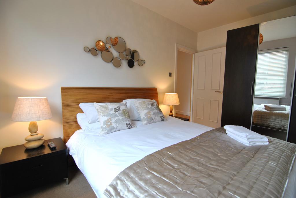 The Courtyard 2 Bedroom Apartments In Central Windsor With Parking المظهر الخارجي الصورة