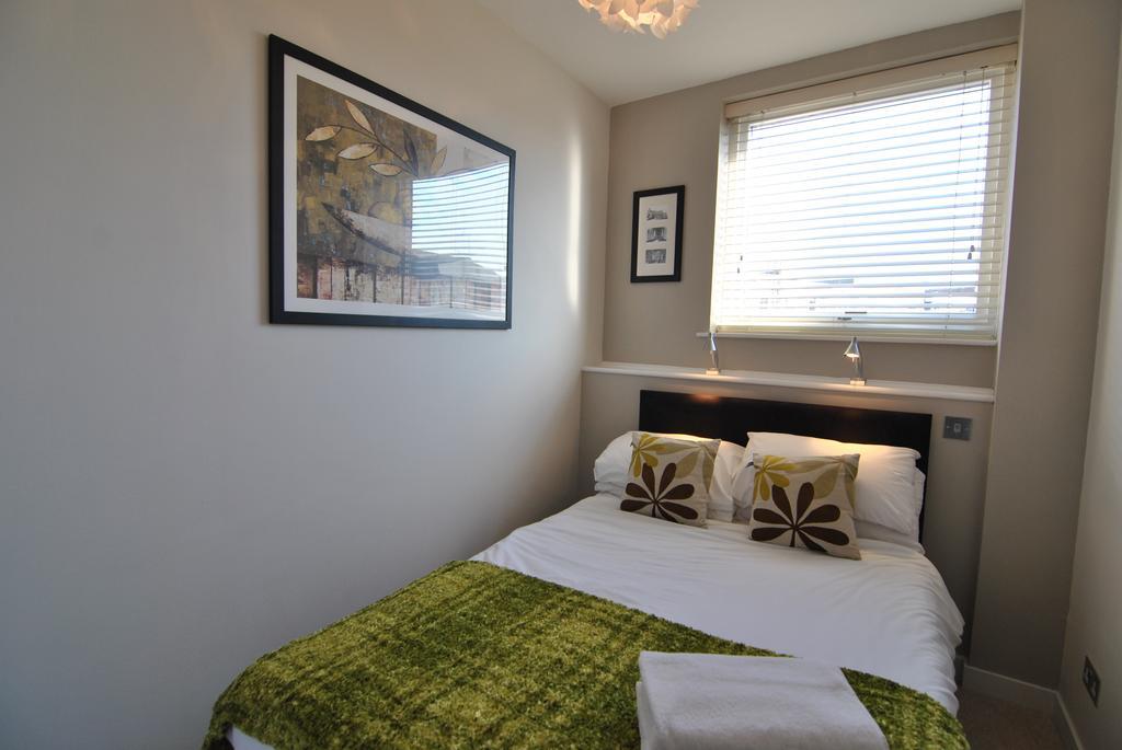 The Courtyard 2 Bedroom Apartments In Central Windsor With Parking المظهر الخارجي الصورة